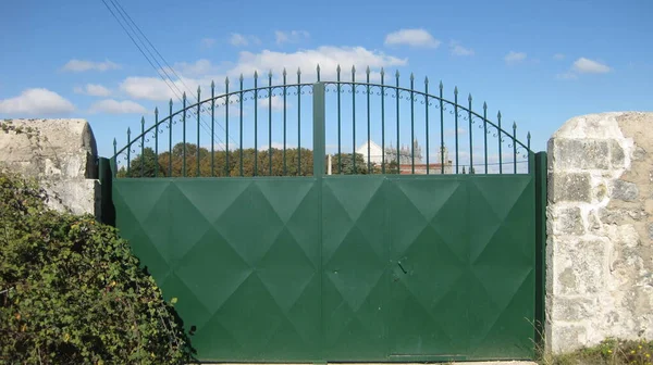 Puerta Verde Una Granja — Foto de Stock