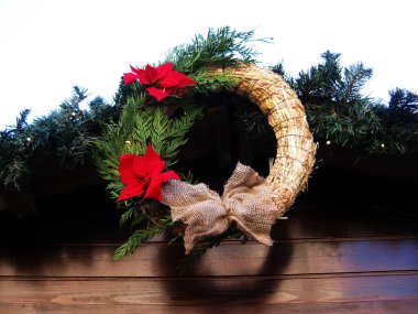 Yay ve ay ile Noel süslemesi.