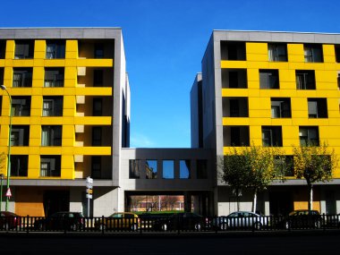 Burgos şehrinin çağdaş caddeleri ve binaları.