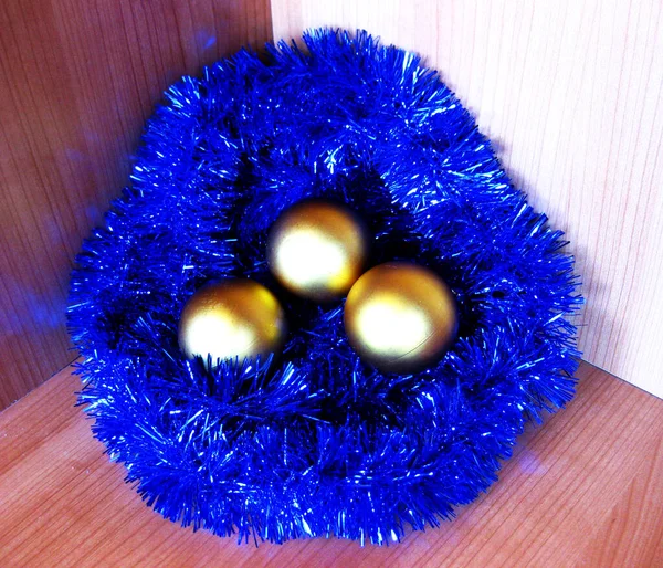 Різдвяна Прикраса Синьою Мішурою — стокове фото