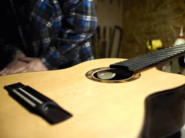 The classical guitar case is on the table. — Stock Photo, Image