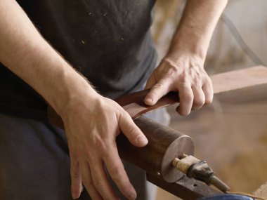 Klasik gitar bir kesit yapma süreci.