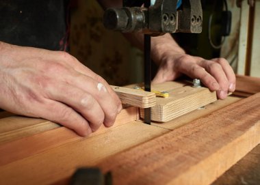 Klasik gitar yapma süreci.
