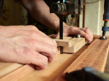 Klasik gitar yapma süreci.