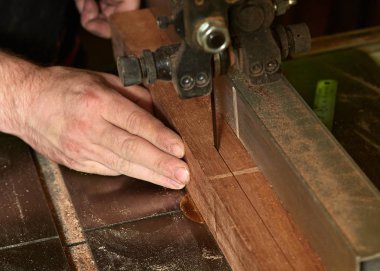 Klasik gitar yapma süreci.