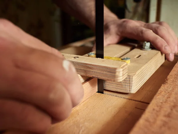 Le processus de fabrication de la guitare classique . — Photo