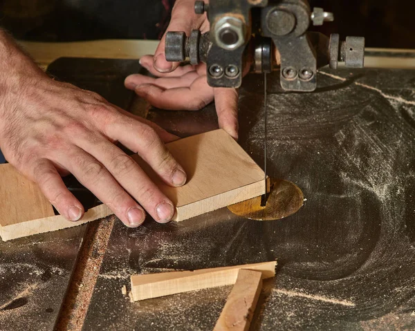 Klasik gitar yapma süreci.