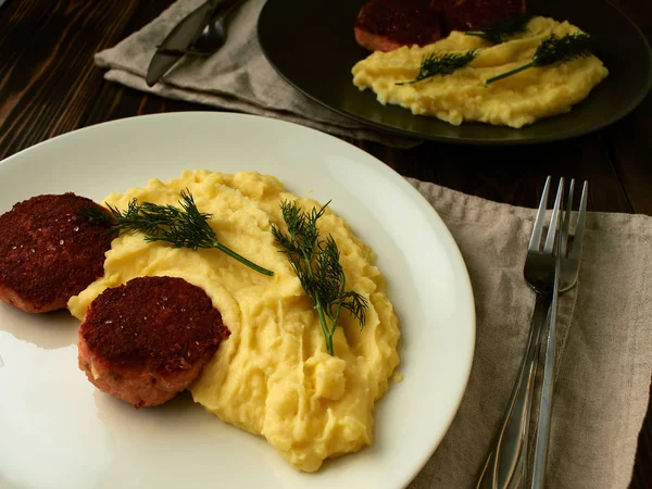 Patates püresi ile somon pirzola.