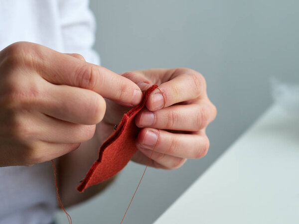 The process of manufacturing toys made of felt, a master of toys.