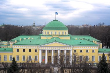 Tauride Palace, Rusya'nın St. Petersburg şehrindeki en büyük ve en tarihi saraylardan biridir.. 