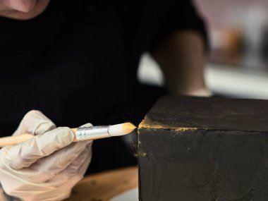 Siyah tasarımcı pasta adım adım hazırlanması
