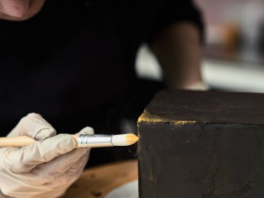 Siyah tasarımcı pasta adım adım hazırlanması
