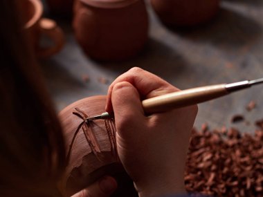 Potter iş başında.