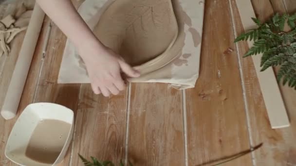 The production process in the pottery workshop of the potter. — Stock Video