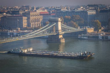Zincir köprü nehir Tuna Buda ve Pest, Budapeşte, Macaristan'ın başkenti Batı ve Doğu tarafında arasında yayılan bir asma köprü olduğunu.