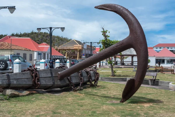Gustavia Barths 2018年4月25日 Gustavia 展出的一个很旧的锚 主宰了一个公园 仅设置编辑使用 — 图库照片