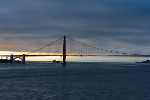 San Franciso Enero 2016 Buque Carga Navega Bajo Puente Golden — Foto de Stock
