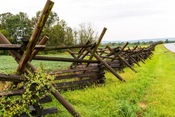 Bir sur tarihi Gettysburg savaş hatları gibi hizmet veren bir uzun woodedn çit.