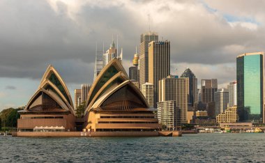 Sydney, Avustralya - 16 Şubat 2016. Bir görünümü, ikonik Sydney Opera Binası ve su.