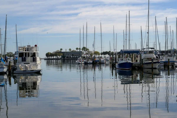 Petersburg Verenigde Staten Februari 2019 Boten Zijn Afgemeerd Jachthaven Van — Stockfoto