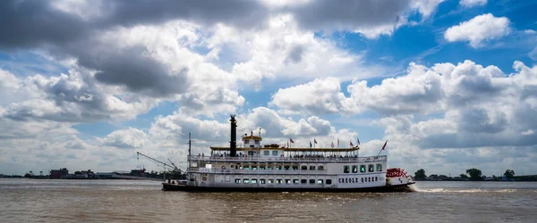 Mississippi Nehri üzerinde Creole Queen