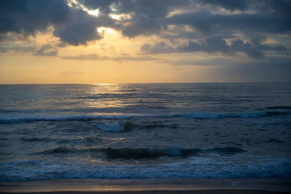 Le soleil traverse les nuages — Photo