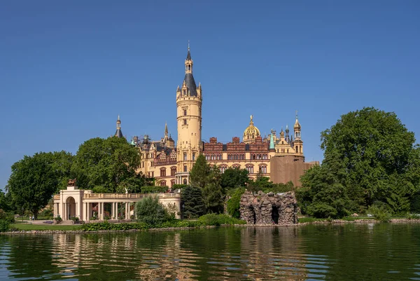 Palacio de Schwerin y los jardines —  Fotos de Stock