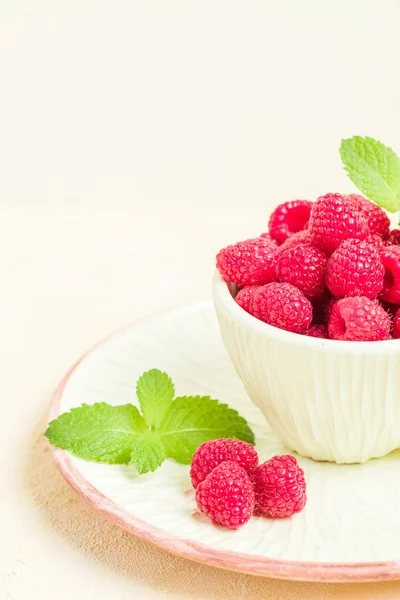 Ripe Raspberries Green Mint Leaves Cup Saucer Pastel Yellow Background — Stock Photo, Image