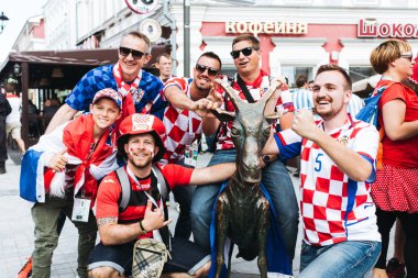 Nizhny Novgorod, Rusya Federasyonu - Haziran, 2018 - Hırvat hayranları 2018 FIFA Dünya Kupası'nda Arjantin karşı onların zafer kutlamak.