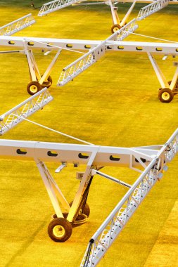 Çimenler üzerinde futbol stadyumları büyüyen için yapay ışık sistemi