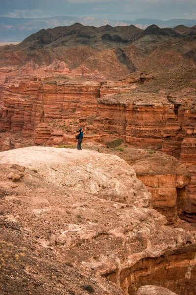 Valle Del Cañón Rojo Vista Increíble Senderismo Turístico Con Mochila —  Fotos de Stock