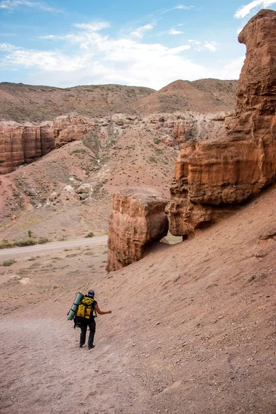 Red Canyon Tal Atemberaubende Aussicht Touristische Trekking Mit Rucksack Durch — Stockfoto