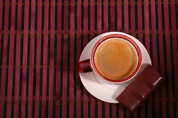 Taza de café y chocolate en textura de mesa de madera. Descanso de café — Foto de Stock