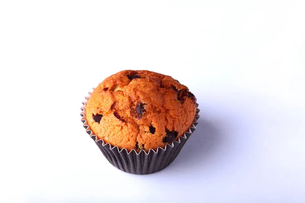 Lezzetli çikolatalı kek, Muffin Beyaz ahşap bir masa üzerinde — Stok fotoğraf