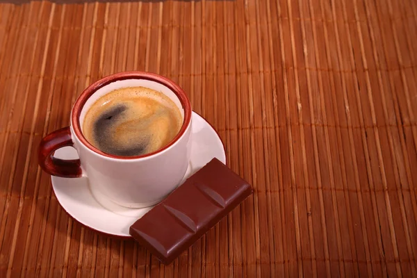 Coffee cup and chocolate on wooden table texture. Coffeebreak — Stock Photo, Image