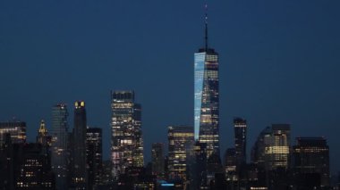 Manhattan 'ın aşağısında New York geceleri gökyüzü