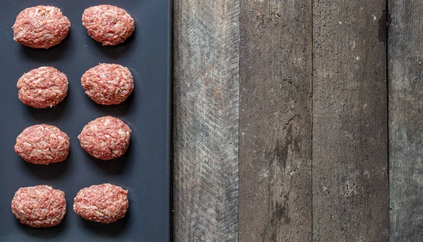 Köttbullar Tallrik Träbord — Stockfoto