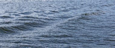 Mavi deniz suyu yüzey arkaplanının dokusu