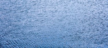 Mavi deniz suyu yüzey arkaplanının dokusu