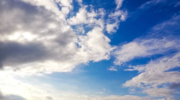 하늘과 구름을 배경으로 — 스톡 사진