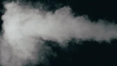 Mavi duman yavaş çekimde hareket eder