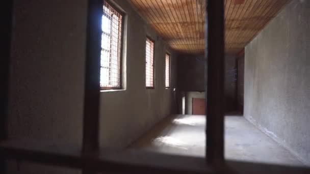 废弃腐烂的监狱 塔林港附近的 Patarei 海炮台监狱 — 图库视频影像