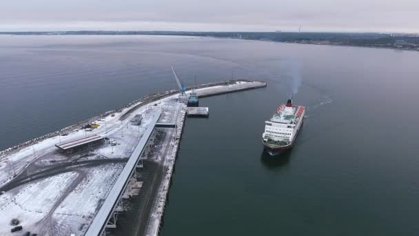 Komp Érkezik Tallinn Kikötőjétől Finn Öbölre Balti Tenger Légi Felvétel — Stock videók