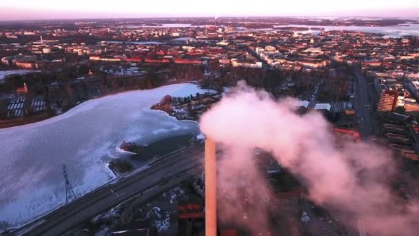 Zobacz Panoramę Miasta Helsinki Biały Dym Rury Fabryki — Wideo stockowe