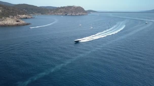 Ein Sich Schnell Näherndes Speedboot Meer Monte Argentario Italien Und — Stockvideo