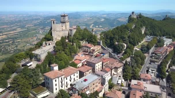 A kilátás a házak és apartmanok San Marino — Stock videók