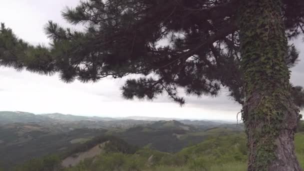 A vista de montanha de um município em Italy.mov — Vídeo de Stock