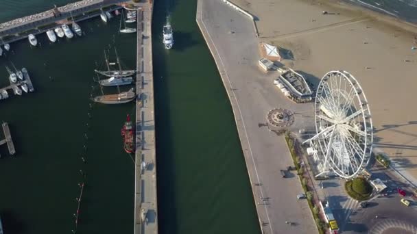 Luchtfoto van het kustgebied van Rimini Beach. MOV — Stockvideo