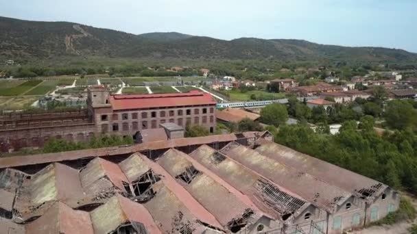 A vista aérea das casas arruinadas em Orbetello.mov — Vídeo de Stock