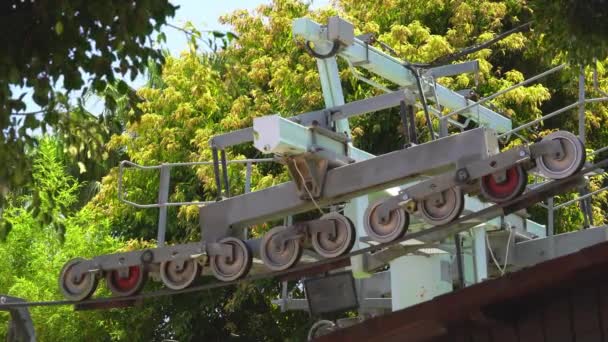 Zehn Rollen der Seilbahn in benalmadena — Stockvideo